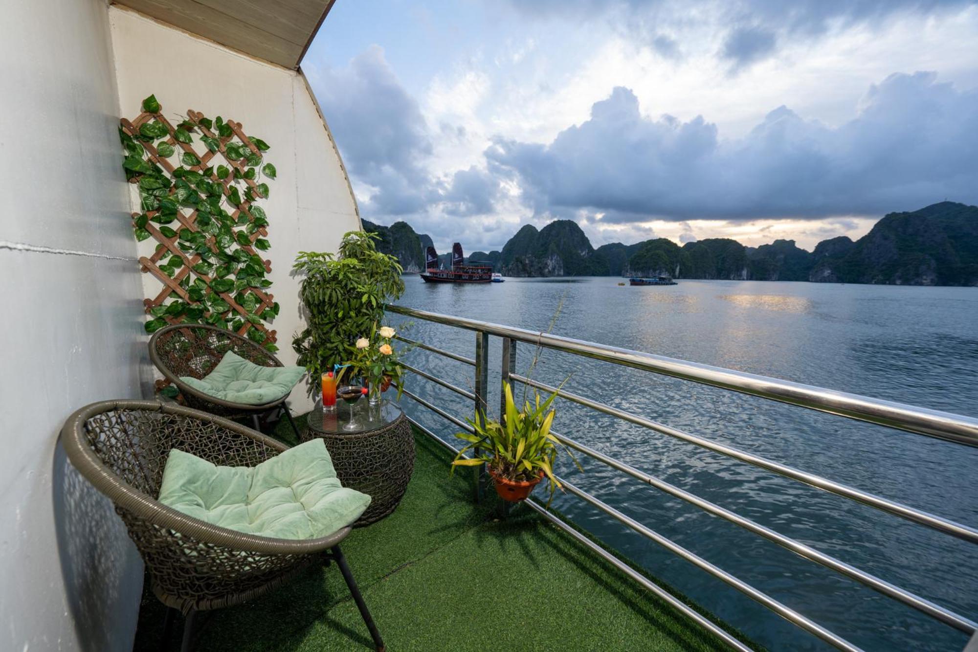 Hotel Sunlight Cruise Ha Long Exteriér fotografie