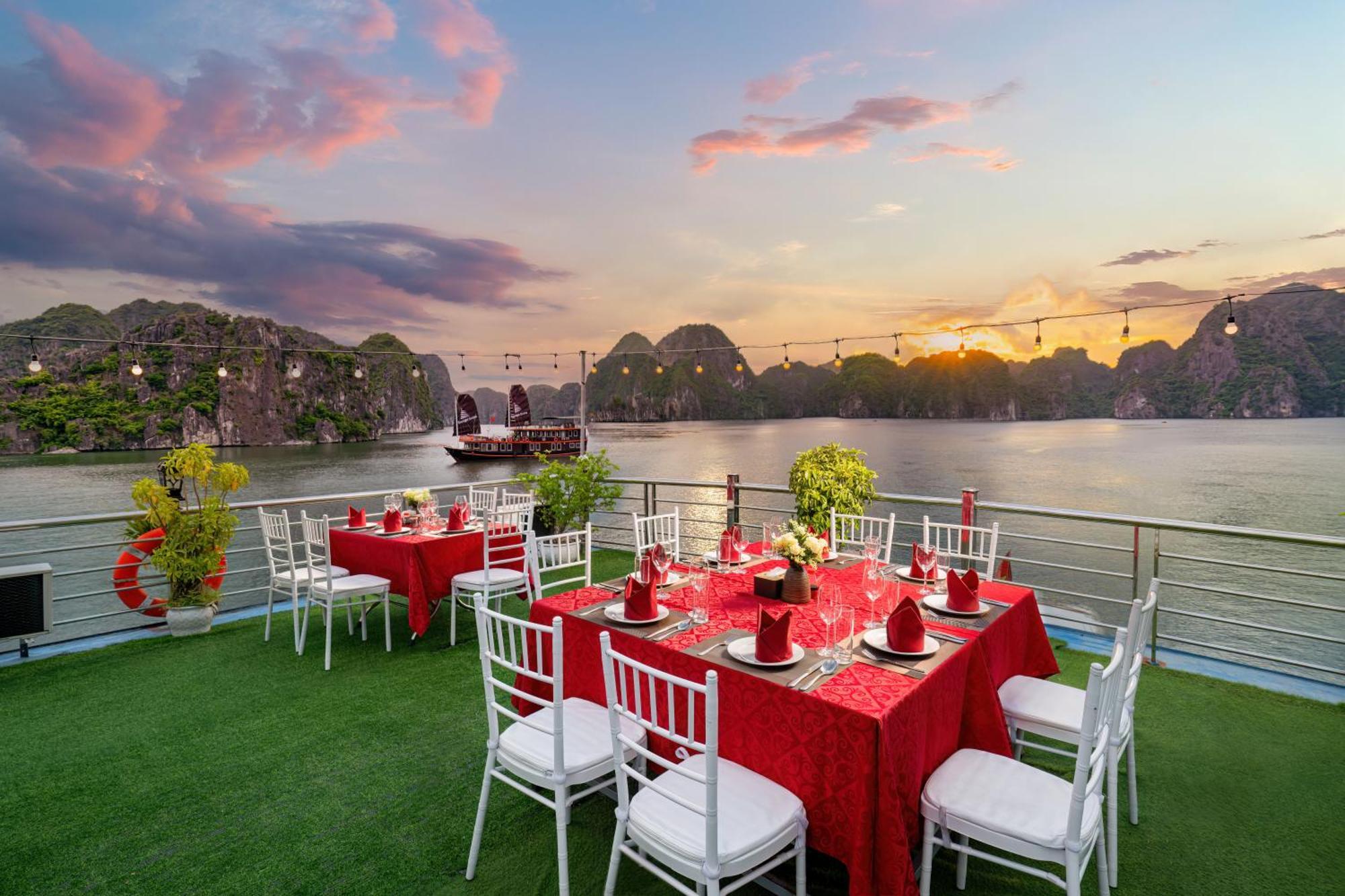 Hotel Sunlight Cruise Ha Long Exteriér fotografie