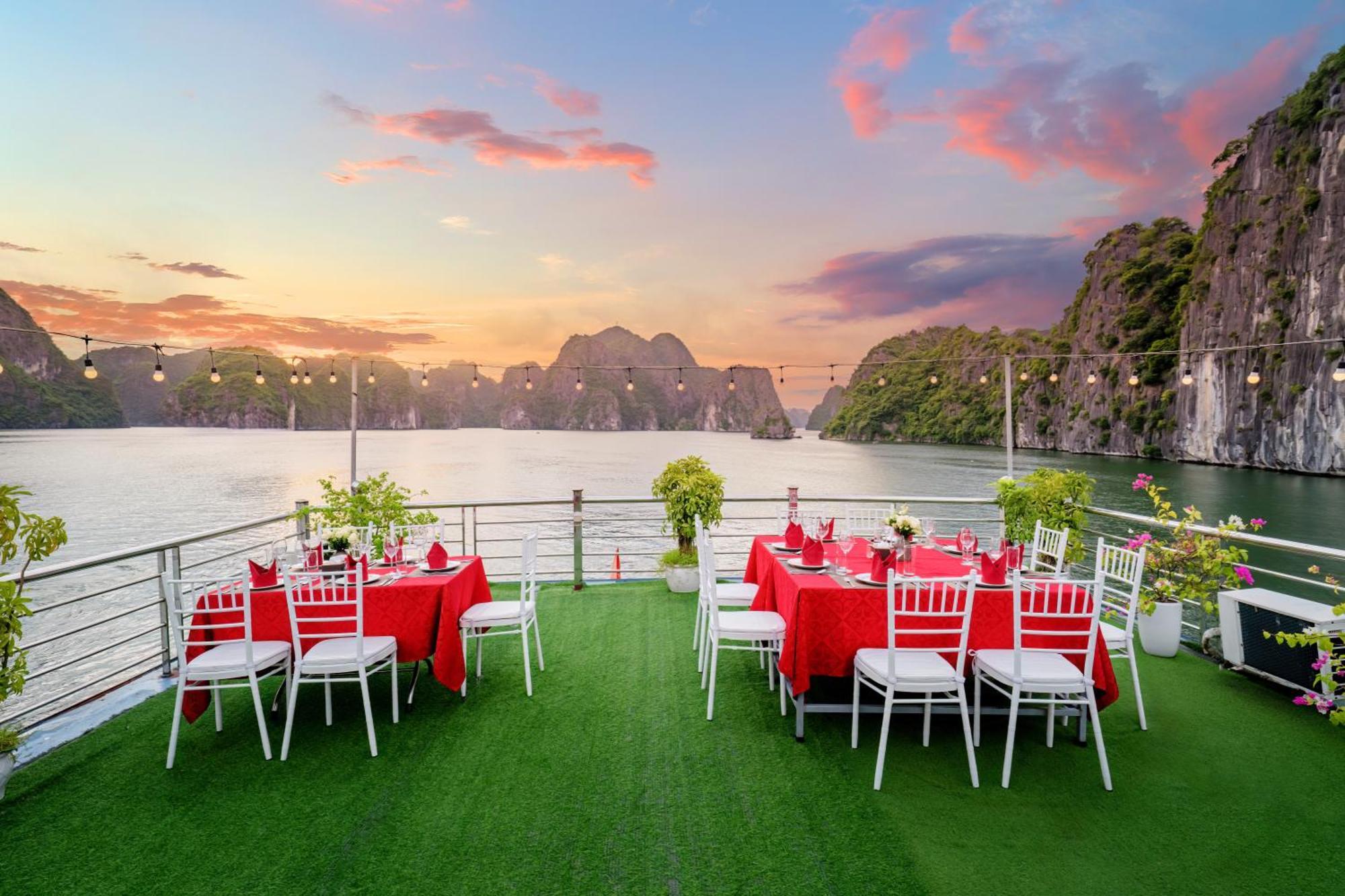 Hotel Sunlight Cruise Ha Long Exteriér fotografie